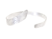 Smycken, ARMRING, sterlingsilver, i auktion: Allmänna – Tisdag 11 november