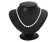 Smycken, PÄRLCOLLIER, odlade pärlor ca 3-7,4 mm, i auktion: Lilla Smycken – Tisdag 2 december