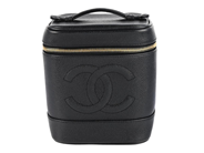 Accessoarer, NECESSÄR, CHANEL, i auktion: Fashionabla – Torsdag 15 januari