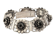 Smycken, ARMBAND, silver, i auktion: Allmänna – Tisdag 31 mars