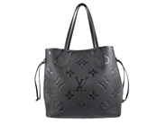 Accessoarer, VÄSKA, LOUIS VUITTON, i auktion: Modespecial – Lördag 22 augusti
