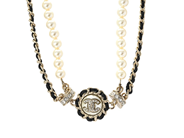Smycken, COLLIER, CHANEL. Logo CC, i auktion: Fashionabla – Torsdag 2 juli
