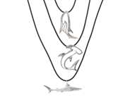 SMYCKESET, 3 st collier, sterlingsilver, svarta band, motiv av hajar, justerbar längd 40-50 cm & 50-55 cm, vik på auktion i Stockholm, Stockholms län hos Kaplans Auktioner