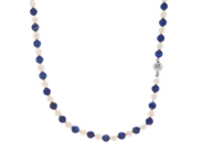 COLLIER, vitmetall, odlade sötvattenspärlor, kulor av lapis lazuli, längd 47 cm, vikt ca 27,3 g. på auktion i Stockholm, Stockholms län hos Kaplans Auktioner