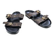 Kläder, SKOR, LOUIS VUITTON, i auktion: Modespecial – Lördag 22 augusti