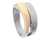 RING, sterlingsilver, delvis förgylld, stl 17,5 mm, vikt ca 6,6 g. på auktion i Stockholm, Stockholms län hos Kaplans Auktioner
