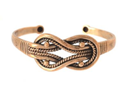 ARMRING, brons, knut, öppen modell, mått ca 6,3 x 5,5 cm, vikt 27,3 g.