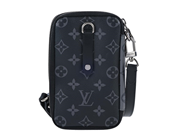 Accessoarer, VÄSKA, LOUIS VUITTON, i auktion: Modespecial – Lördag 22 augusti