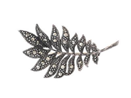 BROSCH, sterlingsilver, markasiter, löv, bredd 36,3 mm, vikt 4 g.