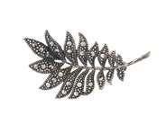 BROSCH, sterlingsilver, markasiter, löv, bredd 36,3 mm, vikt 4 g. på auktion i Stockholm, Stockholms län hos Kaplans Auktioner