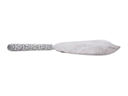 TÅRTKNIV, silver, dekorerad, Norge, längd 22,8 cm, vikt ca 91,3 g. på auktion i Stockholm, Stockholms län hos Kaplans Auktioner