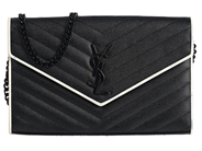 SAINT LAURENT, VÄSKA, Envelope Wallet On Chain, grain de poudre svart kalvskinn, svartfärgade beslag, 22x14x1, på auktion i Stockholm, Stockholms län hos Kaplans Auktioner