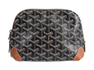 GOYARD, NECESSÄR, Vendome Cosmetic, Goyardine Canvas, svart, brunt, Chevroches kalvskinn, silverfärgade beslag på auktion i Stockholm, Stockholms län hos Kaplans Auktioner