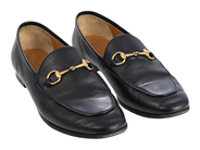 GUCCI, SKOR, Jordan Loafers, svart skinn, guldfärgade beslag, stl 38, dustbag, originalkartong, omsulade. Good på auktion i Stockholm, Stockholms län hos Kaplans Auktioner