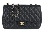 CHANEL, VÄSKA, Jumbo Single Flap Bag, svart quiltat lammskinn, guldfärgade beslag, 30x17x8,5 cm, hologrammärkt 13377227, år 2009-2010, kvitto från spa 2026, dustbag, originalkartong, plast kvar på beslag. Excellent Condition.