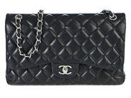 CHANEL, VÄSKA, Jumbo Double Flap Bag, svart quiltat lammskinn, silverfärgade beslag, 30x17x9 cm, hologrammärkt 15977613, år 2011, fläck på flap, slitage hörn. Good Condition.