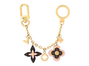 LOUIS VUITTON, NYCKELRING, Bijoux Sac Chene Blooming Flower Bag Charm, guldfärgad emalj, monogram canvas, rosa läder, längd 20,5 cm. Very Good Condition.