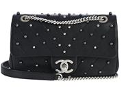 CHANEL, VÄSKA, Flap Bag, svart lammskinn, svart, gråa, silverfärgade imitationspärlor, silverfärgade beslag, 1 på auktion i Stockholm, Stockholms län hos Kaplans Auktioner