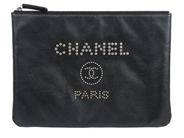 CHANEL, CLUTCH, Medium Caviar Deauville Studded O Case Clutch, svart kaviarläder, silverfärgade beslag, 26,5x20 cm, hologrammärkt 25611673, år 2018. Good Condition.