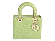 DIOR, VÄSKA, Lady Dior, grönt strutsläder, champagnefärgade beslag, 20x16x8 cm, märkt 02-MA-0251, år 2021, dus på auktion i Stockholm, Stockholms län hos Kaplans Auktioner