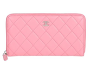 CHANEL, PLÅNBOK, Matelasse long Wallet, rosa quiltat lammskinn, silverfärgade beslag, 19,5x10,5x2 cm, mynt, sedlar, kontokort, hologrammärkt 15243625, år 2011, care booklet, originalkartong, små blå fläckar på baksidan. Good Condition.