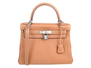 HERMÈS, VÄSKA, Kelly 28 Retourne, brunt Togo läder, silverfärgade beslag, 28x21x10 cm, slitage på årsstämpel, år ca 1997-2014, nycklar och hänglås märkta 32 och 0183, år 2013, avtagbar axelrem, care booklet, regnskydd, dustbag, originalkartong. Very Good Condition.