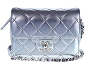 CHANEL, VÄSKA, Like A Wallet Flap, silverfärgat quiltat lammskinn, silverfärgade beslag, 18x11x6 cm, chipmärkt LULJTTLH, originalkvitto från 2021, dustbag. Excellent Condition.
