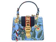 GUCCI, VÄSKA, Sylvie Bag, Floral Print, blå, grön, röd, Web röd, blå, guldfärgade beslag, 20x14x8 cm, designer Alessandro Michele, originalkvitto från 2017, avtagbar axelrem floral print, extra axelrem snöre, dustbag, originalkartong. Excellent Condition.