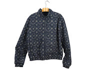 LOUIS VUITTON, JACKA, Reversible Car Coat, blått LV monogram, lammskinn, bomull, polyester, blåa beslag, dragk på auktion i Stockholm, Stockholms län hos Kaplans Auktioner