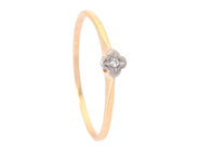 RING, 18K guld, åttkantslipad diamant 0,01 ct, detalj i vitguld, stl 17,75 mm, vikt ca 1,1 g. på auktion i Stockholm, Stockholms län hos Kaplans Auktioner