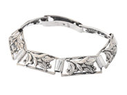 ARMBAND, silver, rektangulära länkar, blomsterdekor, längd 18 cm, vikt 11,1 g. på auktion i Stockholm, Stockholms län hos Kaplans Auktioner