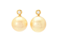 PÄRLÖRHÄNGEN, 18K guld, odlade golden South Sea pärlor ca 14,6 mm, briljantslipade diamanter ca 0,20 ctv, ca TW/VS, höjd 20 mm, vikt 10,9 g, stift.