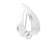 BROSCH, silver, vingar, mått 4,3 cm x 2,8 cm, ca vikt ca 6,6 g. på auktion i Stockholm, Stockholms län hos Kaplans Auktioner