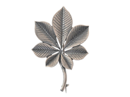 BROSCH, silver, blad, mått ca 3 cm x 5 cm, vikt ca 5 g. på auktion i Stockholm, Stockholms län hos Kaplans Auktioner
