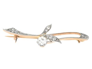 BROSCH, 18K guld/platina, 12 gammalslipade diamanter varav den största ca 0,40 ct, ca TCr/P, bredd 45,8 mm, vikt ca 4,7 g.