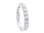 ALLIANSRING, 18K vitguld, 9 briljantslipade diamanter ca 0,60 ctv, ca TW/VS, stl 16,25 mm, vikt 4,3 g.