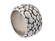 RING, sterlingsilver, arbetad, stl ca 19 mm, vikt ca 23,7 g. på auktion i Stockholm, Stockholms län hos Kaplans Auktioner