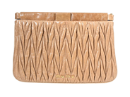 CLUTCH, MIU MIU, beige läder, guldfärgade beslag, 29x19 cm. på auktion i Stockholm, Stockholms län hos Kaplans Auktioner
