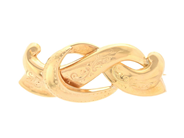 BROSCH, 18K guld, mönstrad, längd 3,9 cm, Stockholm år 1950, vikt ca 3,9 g. på auktion i Stockholm, Stockholms län hos Kaplans Auktioner