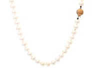 PÄRLCOLLIER, odlade pärlor, ca 6,6- 6,9 mm, lås i 18K guld, längd 48 cm. vikt 28,8 g.