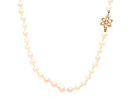 PÄRLCOLLIER, odlade pärlor, mellanliggande orientaliska pärlor, ca 2,1- 7,3 mm, lås i 18K guld/vitguld, briljantslipade diamanter ca 0,4 ctv, ca TW/VS, längd ca 62 cm.