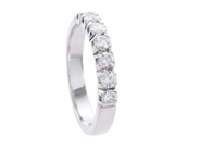 ALLIANSRING, 18K vitguld, 7 briljantslipade diamanter 0,63 ctv, ca TW/VS, Strömdahls, Stockholm 1997, stl 18,2 på auktion i Stockholm, Stockholms län hos Kaplans Auktioner