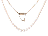 PÄRLCOLLIER, odlade saltvattenspärlor, doserade 2,9 - 7,2 mm, lås i 18K guld, 1853, längd ca 51 cm, vikt 13,7, på auktion i Stockholm, Stockholms län hos Kaplans Auktioner