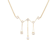 COLLIER, 18K guld, droppslipad diamant, 2 navettslipade diamanter och 5 carréslipade diamanter ca 0,90 ctv, ca TW/VS, längd 43 cm, vikt 6,5 g.