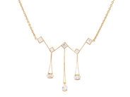 COLLIER, 18K guld, droppslipad diamant, 2 navettslipade diamanter och 5 carréslipade diamanter ca 0,90 ctv, ca på auktion i Stockholm, Stockholms län hos Kaplans Auktioner
