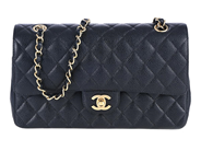 CHANEL, VÄSKA, Medium Double Flap Bag, svart quiltat kaviarläder, guldfärgade beslag, 25x15x6 cm, hologrammärk på auktion i Stockholm, Stockholms län hos Kaplans Auktioner