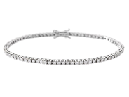 TENNISARMBAND, 18K vitguld, 82 briljantslipade diamanter ca 1,38 ctv, ca TW-TCr/VVS-VS, längd 16 cm, vikt 7,5 på auktion i Stockholm, Stockholms län hos Kaplans Auktioner