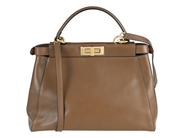 FENDI, VÄSKA, Medium Peekaboo Iconic Satchel, brunt kalvskinn, guldfärgade beslag, 34x24x11 cm, avtagbar axelr på auktion i Stockholm, Stockholms län hos Kaplans Auktioner