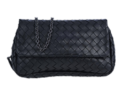 BOTTEGA VENETA, VÄSKA, svart Intrecciato läder, mörka silverfärgade beslag, 18,5x10,5x5,5 cm, avtagbar axelrem på auktion i Stockholm, Stockholms län hos Kaplans Auktioner