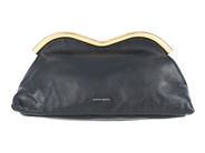 MANSUR GAVRIEL, KUVERTVÄSKA, svart läder, guldfärgade beslag, 25x13x7,5 cm, rosa tygpåse. Very Good Condition. på auktion i Stockholm, Stockholms län hos Kaplans Auktioner